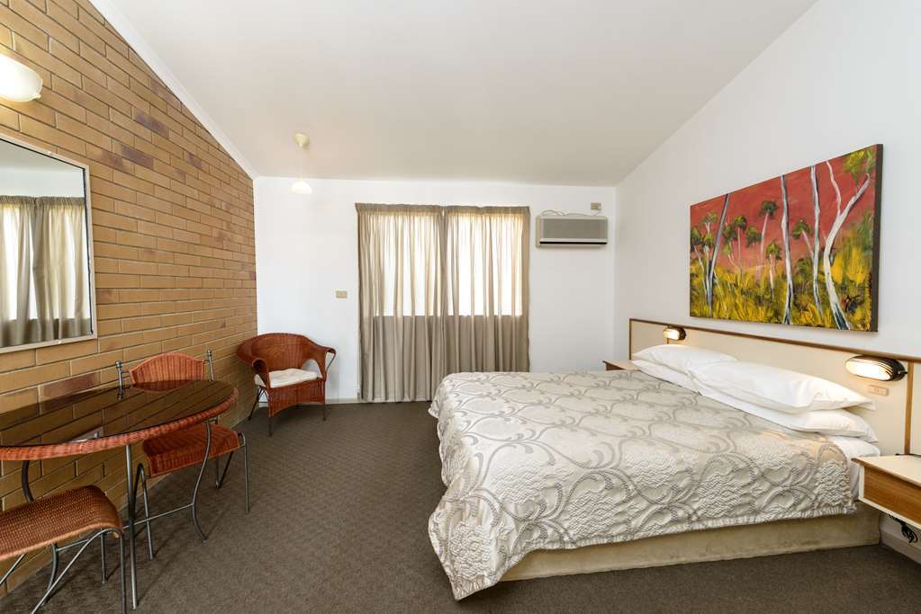 Wild Scotsman Motor Inn Gin Gin Qld Room photo