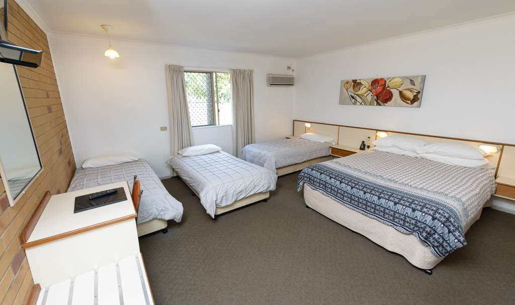 Wild Scotsman Motor Inn Gin Gin Qld Room photo