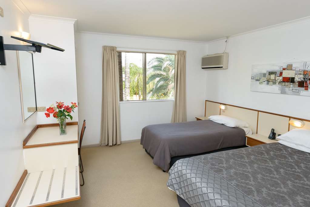 Wild Scotsman Motor Inn Gin Gin Qld Room photo